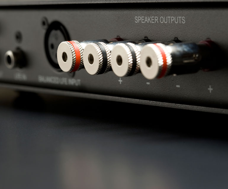Фото Усилитель мощности Monitor Audio IWA-250 Inwall Subwoofer amplifier 