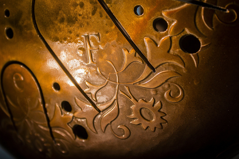 Фото KSY.35.C.e1 Глюкофон 35см, гравировка «Ноты», полукруглые лепестки, Ля-минор, Kosmosky