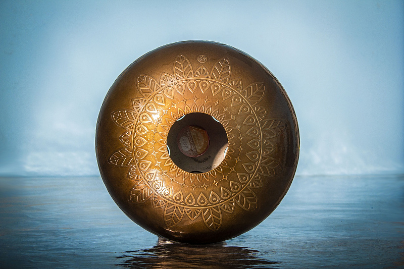 Фото KSY.35.C.e1 Глюкофон 35см, гравировка «Ноты», полукруглые лепестки, Ля-минор, Kosmosky