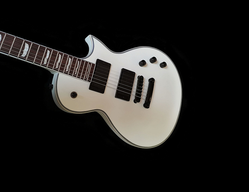 Фото Электрогитара Magna 2000L-WH